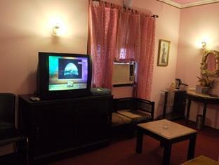 Oyo Hotel Metro Tower Near Ambience Mall Yeni Delhi Dış mekan fotoğraf