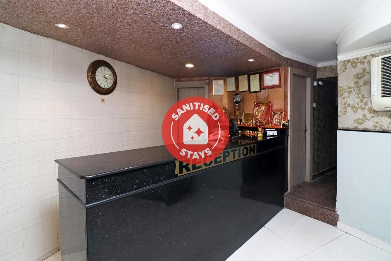 Oyo Hotel Metro Tower Near Ambience Mall Yeni Delhi Dış mekan fotoğraf